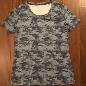 Quick dry shirt, women’s small 4-6. NWOT.
